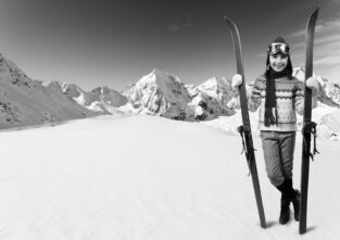 Österreichs Skifahrerinnen und Skifahrer gehören zu den besten der Welt. Aber wer hat das Skifahren eigentlich erfunden?