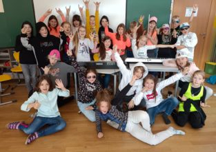 Die Kinder der Volksschule Thal