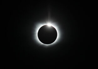 Zappenduster: Bei einer totalen Sonnenfinsternis verdunkelt sich der Himmel