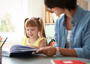 Endspurt vor dem Zeugnis: Viele Kinder stehen gerade zwischen zwei Noten und lernen für eine Prüfung