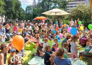 Einfach zuhören! An mehr als 70 verschiedenen Plätzen wird vorgelesen