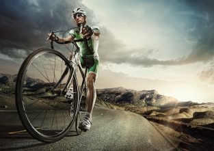 Von der Tour de France träumt jeder Profi-Radfahrer. Doch auf dem Weg ins Ziel fließt viel Schweiß – und die eine oder andere Träne