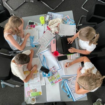 Auch die Umfrage-Gruppe haut in die Tasten.