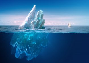 Weiße Kolosse: Von einem Eisberg sieht man meistens nur einen kleinen Teil. der Rest versteckt sich unter Wasser