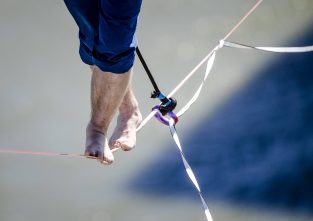 Wackelpartie: Jaan Roose brach einen Slackline-Weltrekord