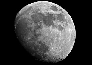 4,46 Milliarden Jahre alt ist unser Mond bereits
