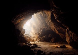 In einer spanischen Höhle kamen uralte Gegenstände Körbe und Schuhe zum Vorschein. Unter anderem wurden Körbe und Sandalen gefunden