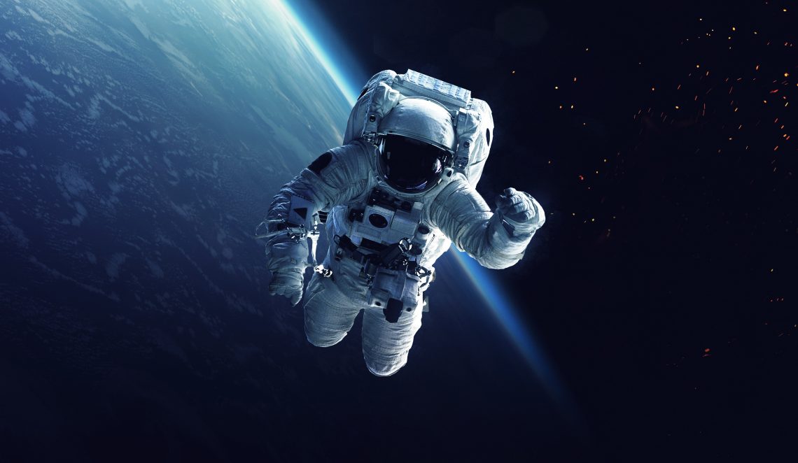 Fantastischer Astronaut hat den Hintergrund verloren