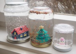Hurra, es schneit! Zumindest in unserer Schneekugel