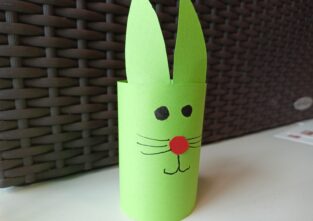Er ist bereit für Ostern: unser Papierosterhase