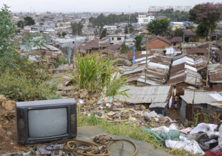 Alte Handys und Fernseher enden oft in Afrika. Zum Beispiel wie hier in Kenia