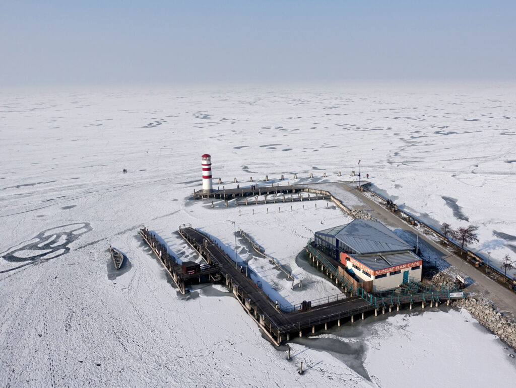 Der Leuchtturm in Podersdorf im Burgenland (Helmut Fohringer)