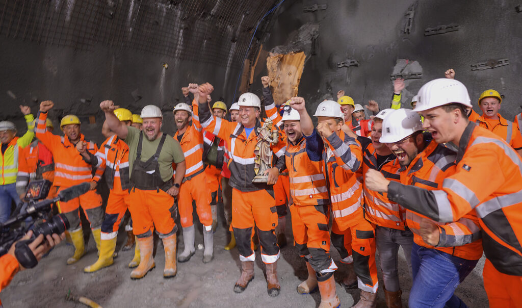 Das Tunnel-Team jubelt (Andreas Ebner/ÖBB)