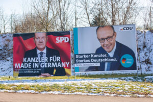 Wahlplakate der SPD und der CDU zur Bundestagswahl 2025 in Deutschland (Imago/Jan Huebner)