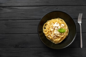 Cacio e pepe besteht nur aus Nudeln, Pfeffer und Käse