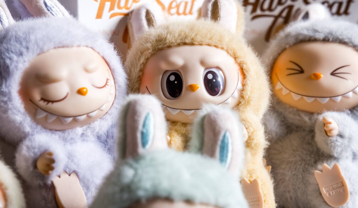 Die kleinen Monsterpuppen heißen Labubus und sind gerade sehr begehrt